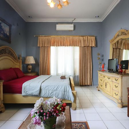 Villa Sri Manganti Jakarta Bagian luar foto